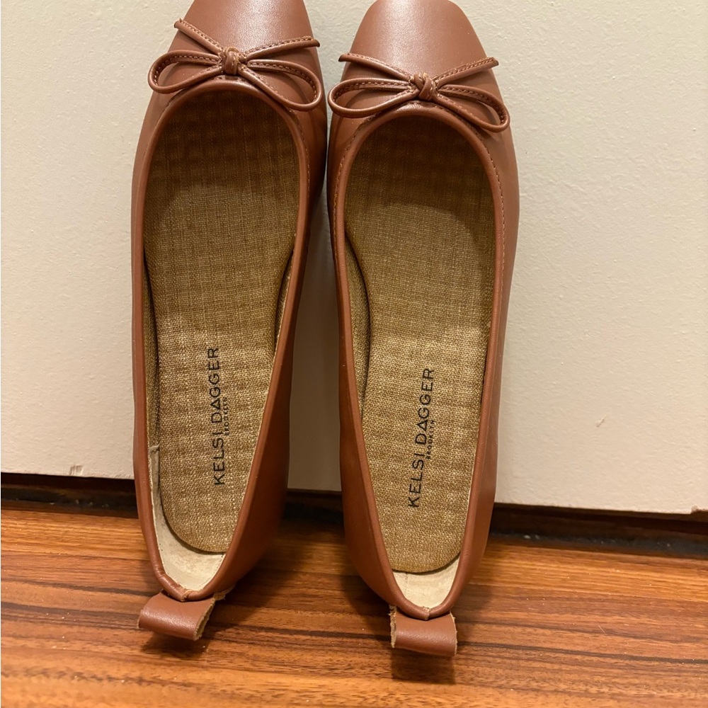 Kelsi Dagger Flats, size 6